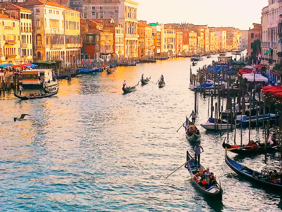 Panorámica a pie y paseo en Góndola por Venecia